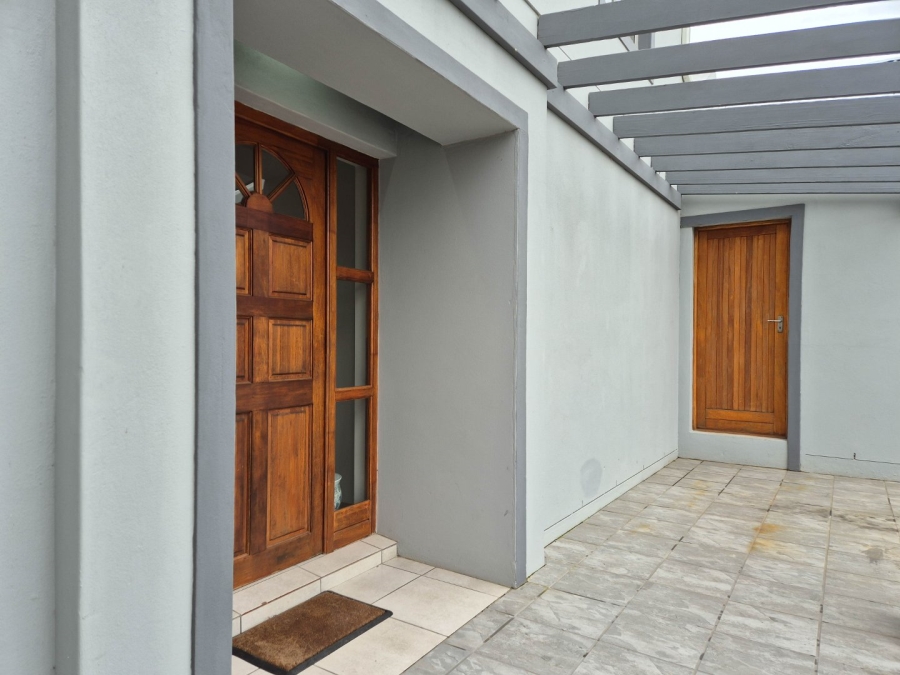 4 Bedroom Property for Sale in Stilbaai Wes Western Cape